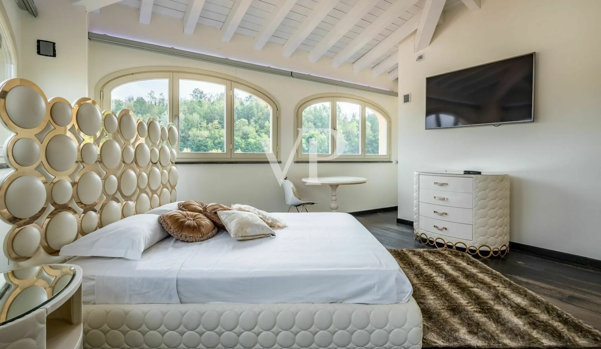 Elegante e moderna villa con piscina