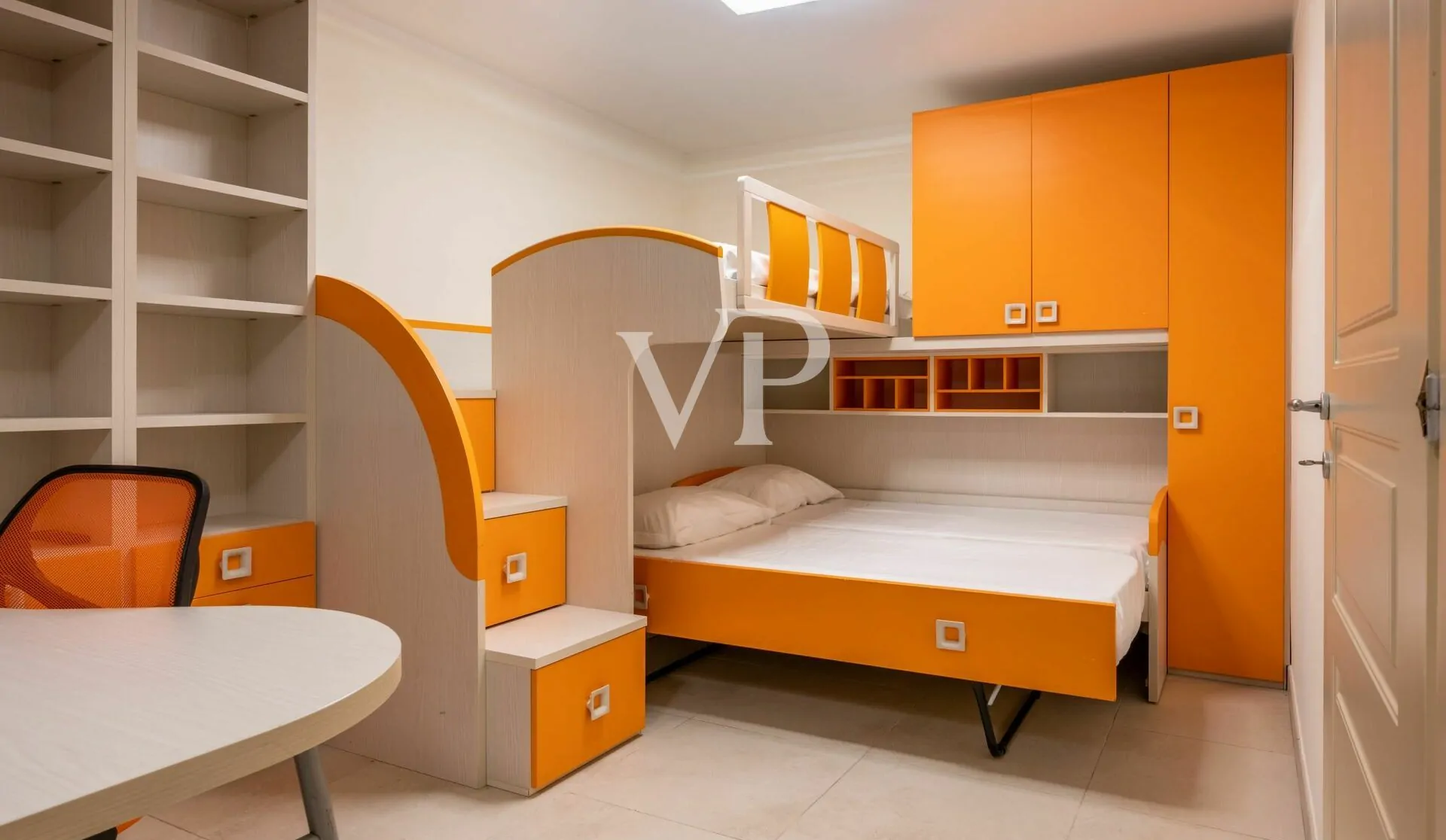 Elegante e moderna villa con piscina