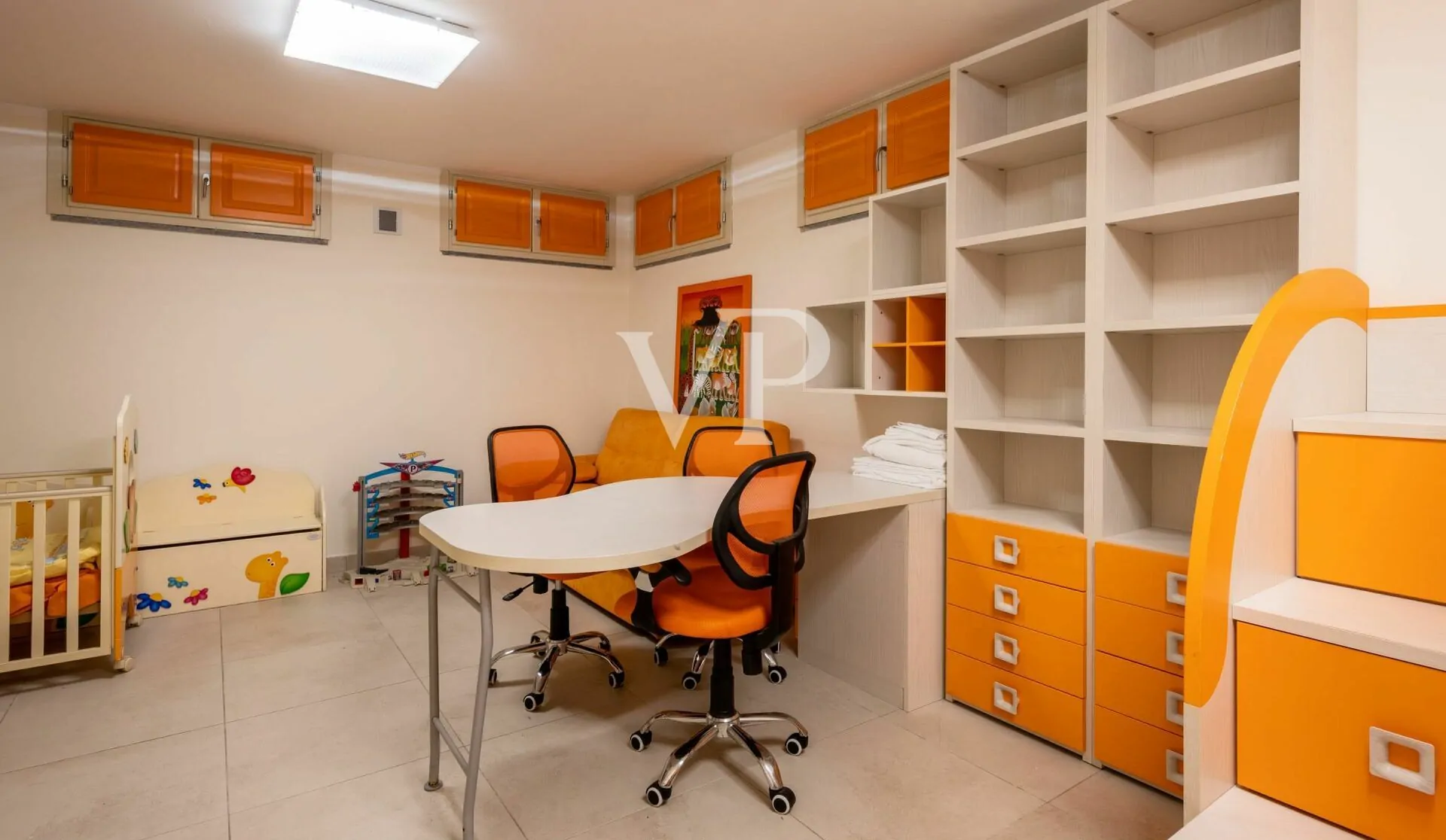 Elegante e moderna villa con piscina