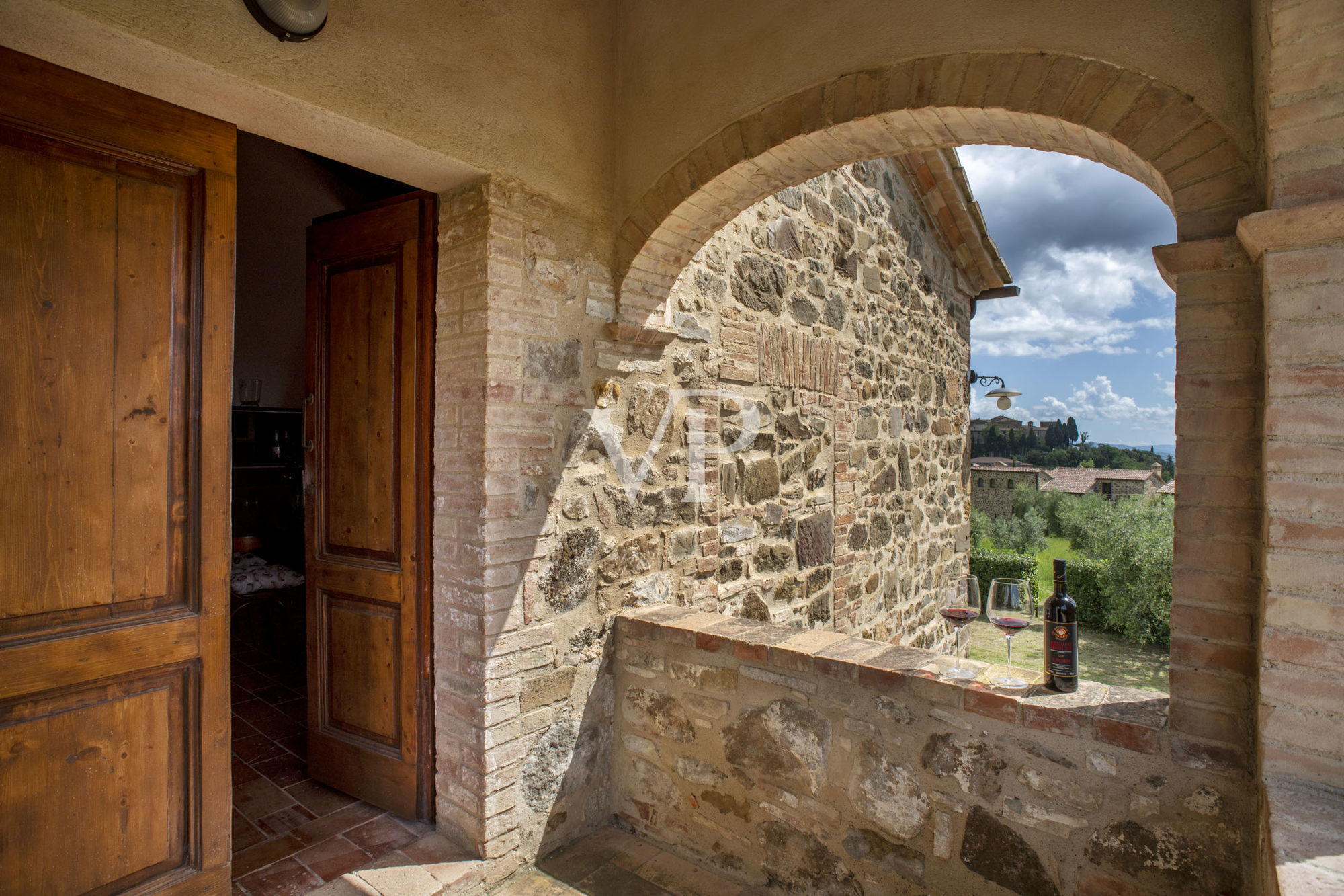 Ferme finement restaurée avec vignoble à Montalcino