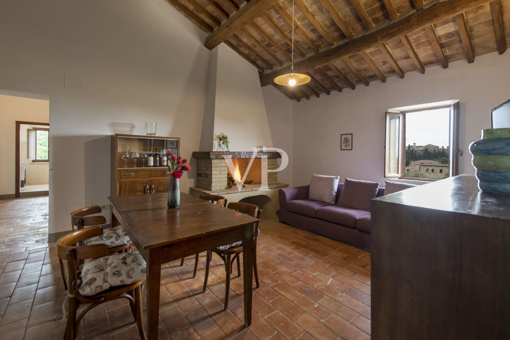 Finely restored farmhouse with vineyard in Montalcino