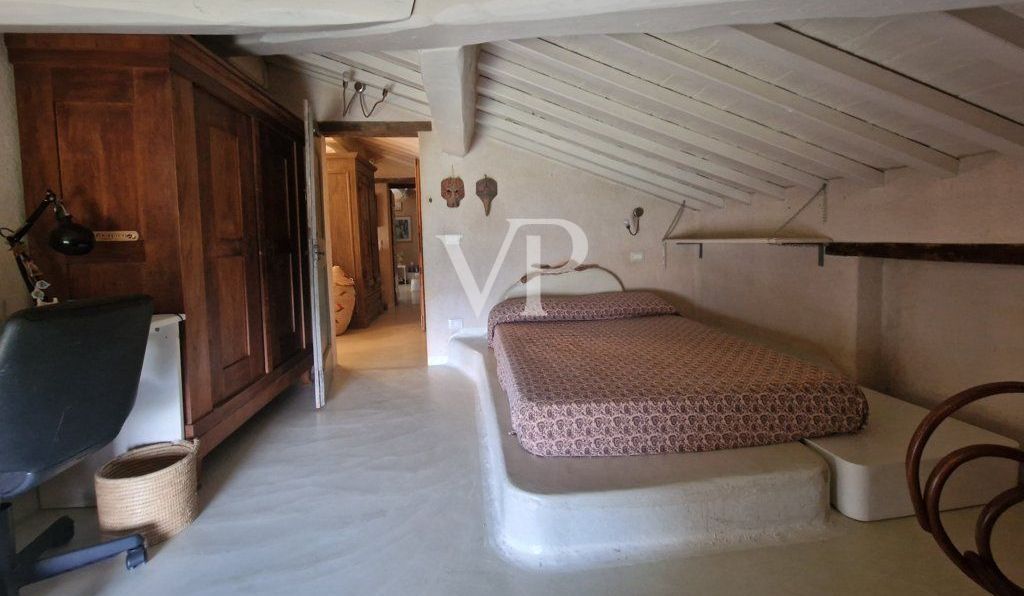 Schönes Bauernhaus in den Hügeln von Camaiore mit Meerblick