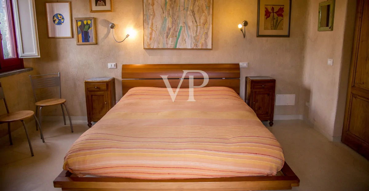 Schönes Bauernhaus in den Hügeln von Camaiore mit Meerblick