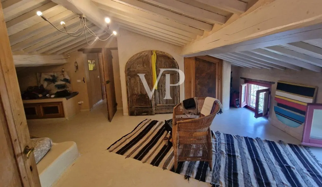 Schönes Bauernhaus in den Hügeln von Camaiore mit Meerblick