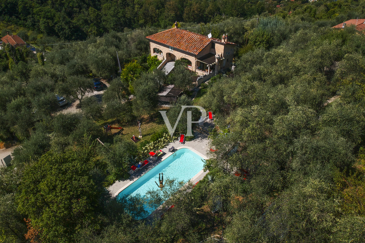 Hermosa casa de campo en las colinas de Camaiore con vistas al mar