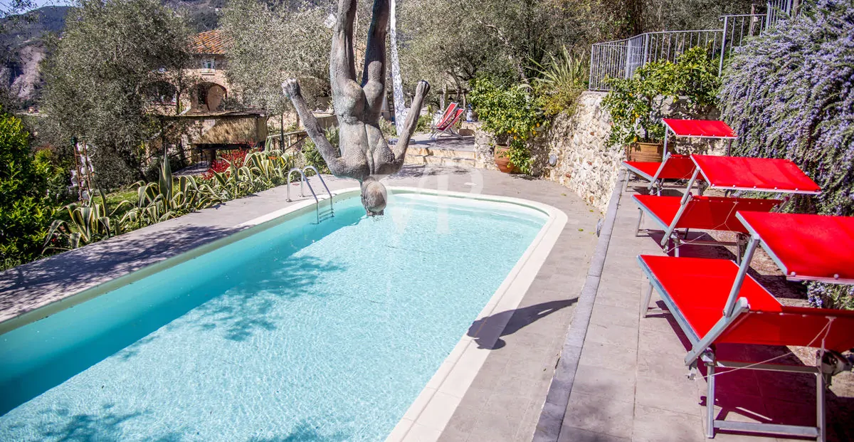 Schönes Bauernhaus in den Hügeln von Camaiore mit Meerblick