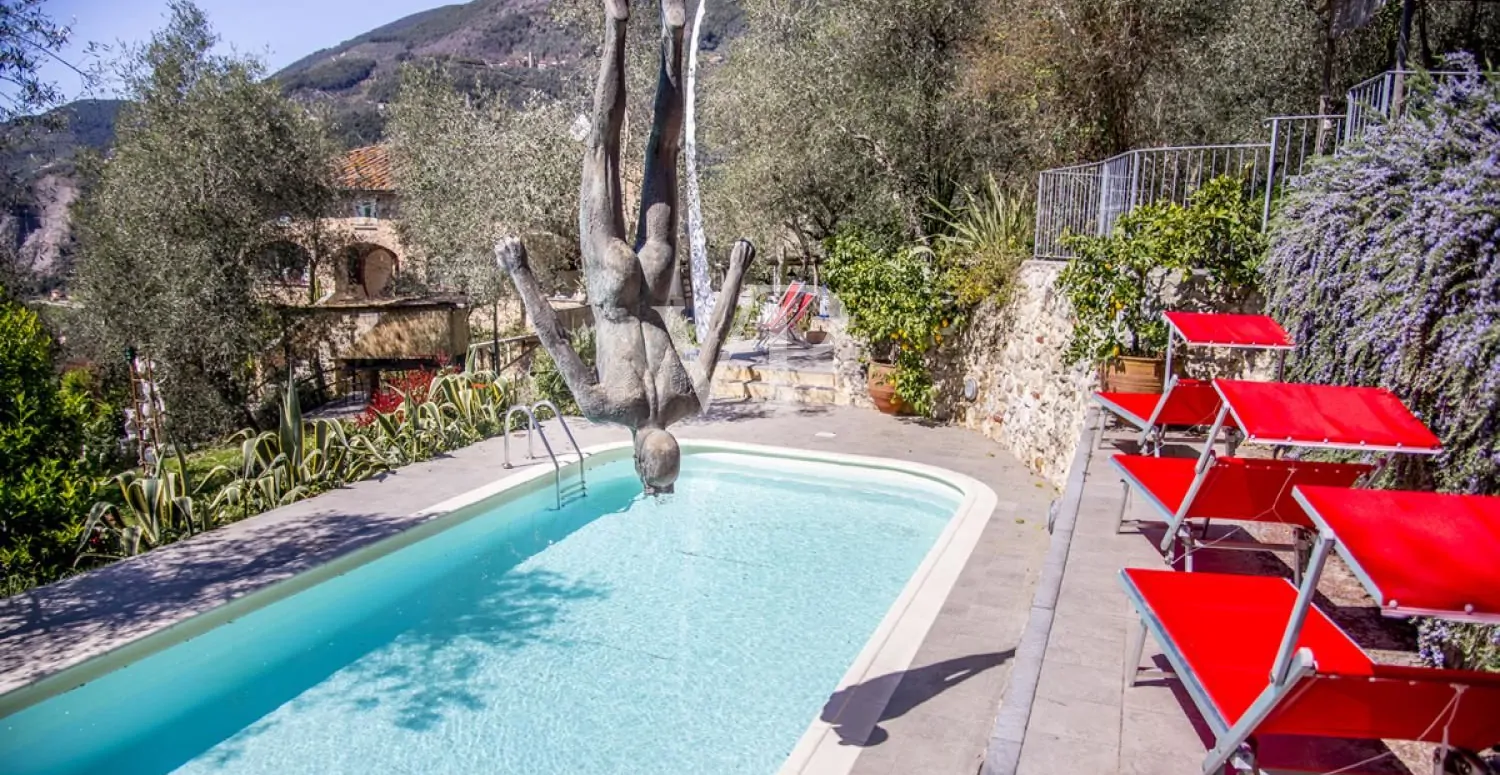 Schönes Bauernhaus in den Hügeln von Camaiore mit Meerblick