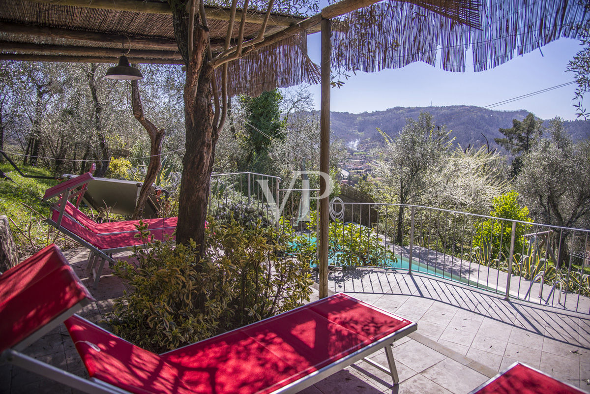 Bellissimo casale sulle colline di Camaiore con vista mare