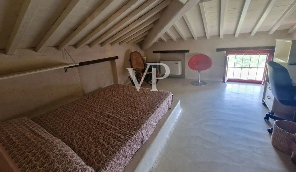 Schönes Bauernhaus in den Hügeln von Camaiore mit Meerblick