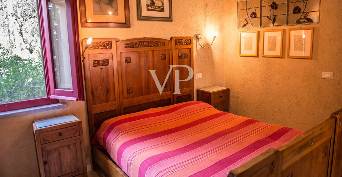 Schönes Bauernhaus in den Hügeln von Camaiore mit Meerblick