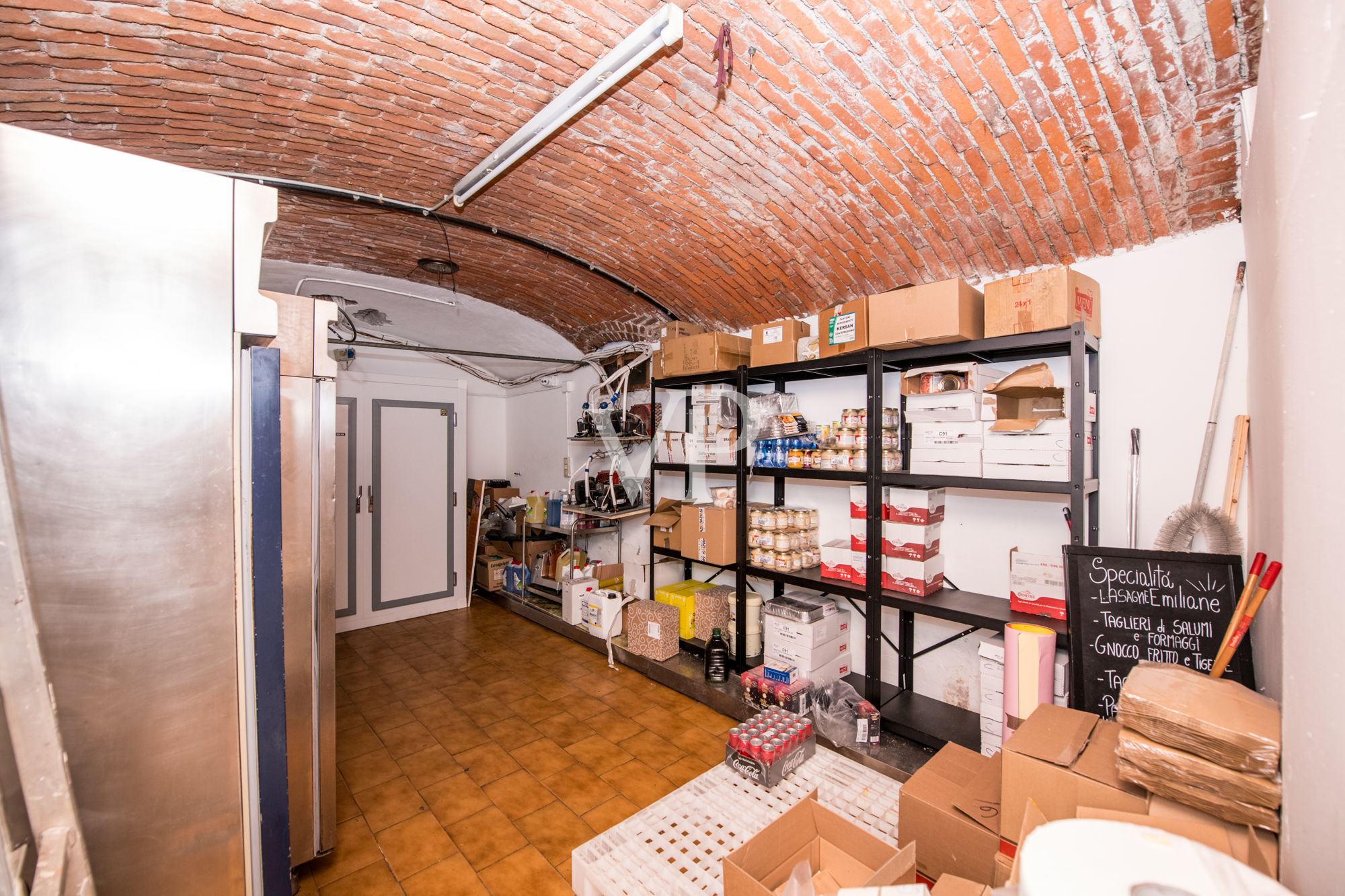 Store with two windows on Monte Nero Avenue