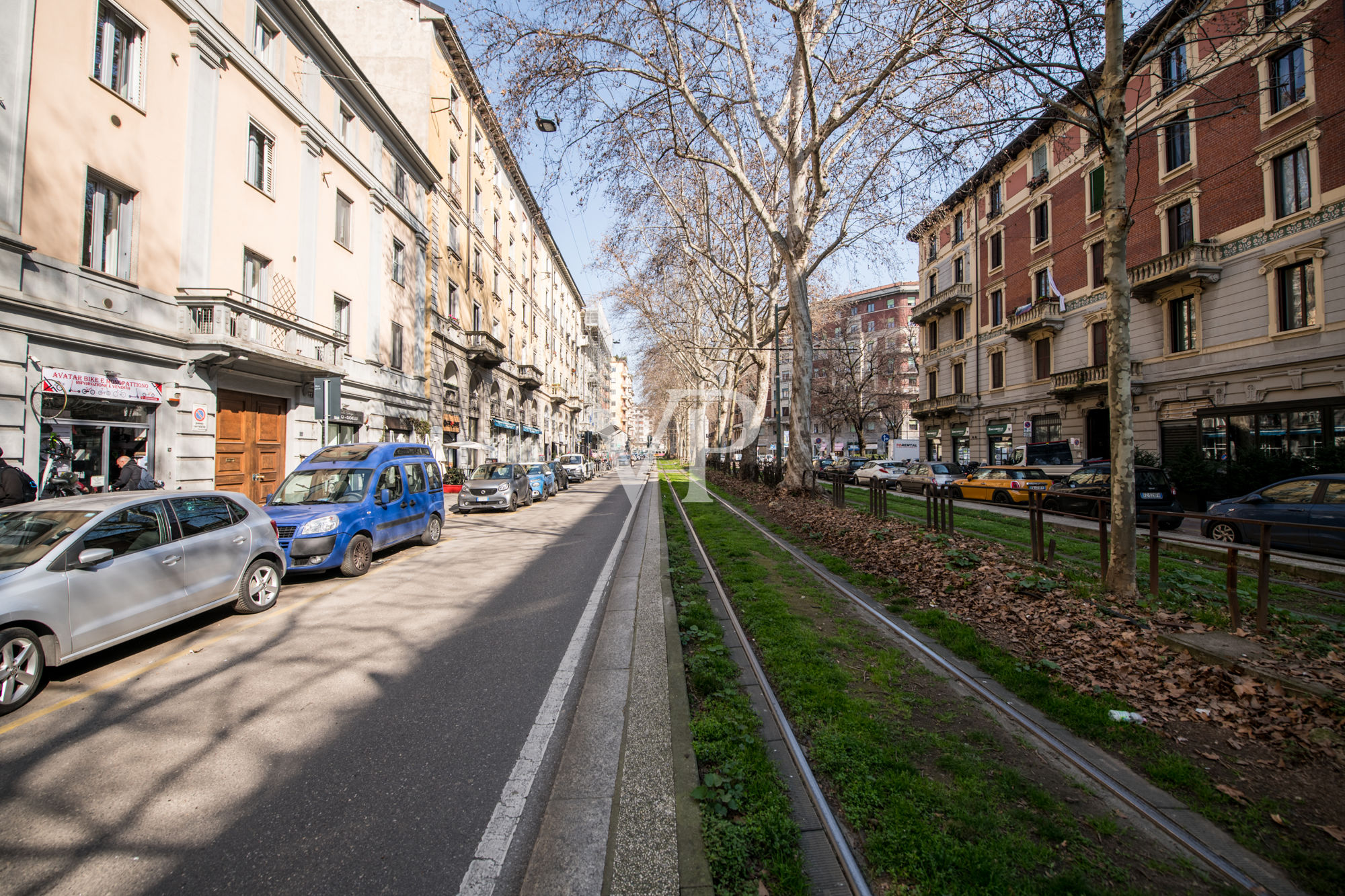 Magasin avec deux vitrines à Viale Monte Nero