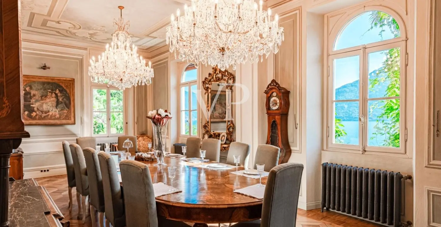 Villa with dépendence and dock on Lake Maggiore