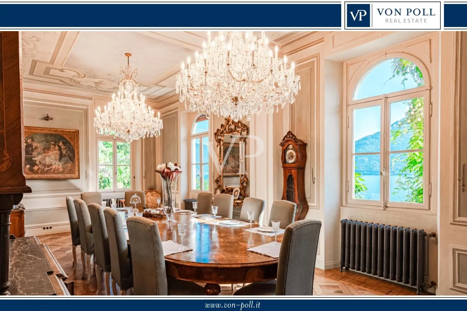 Villa mit Nebengebäude und Steg am Lago Maggiore