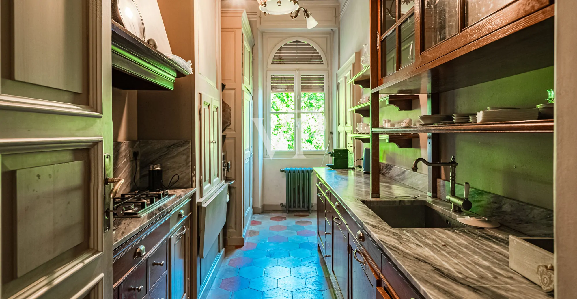 Cucina a ridosso della sala da pranzo