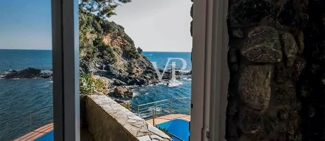 Villa de luxe à vendre face à la mer à Castiglioncello, Toscane