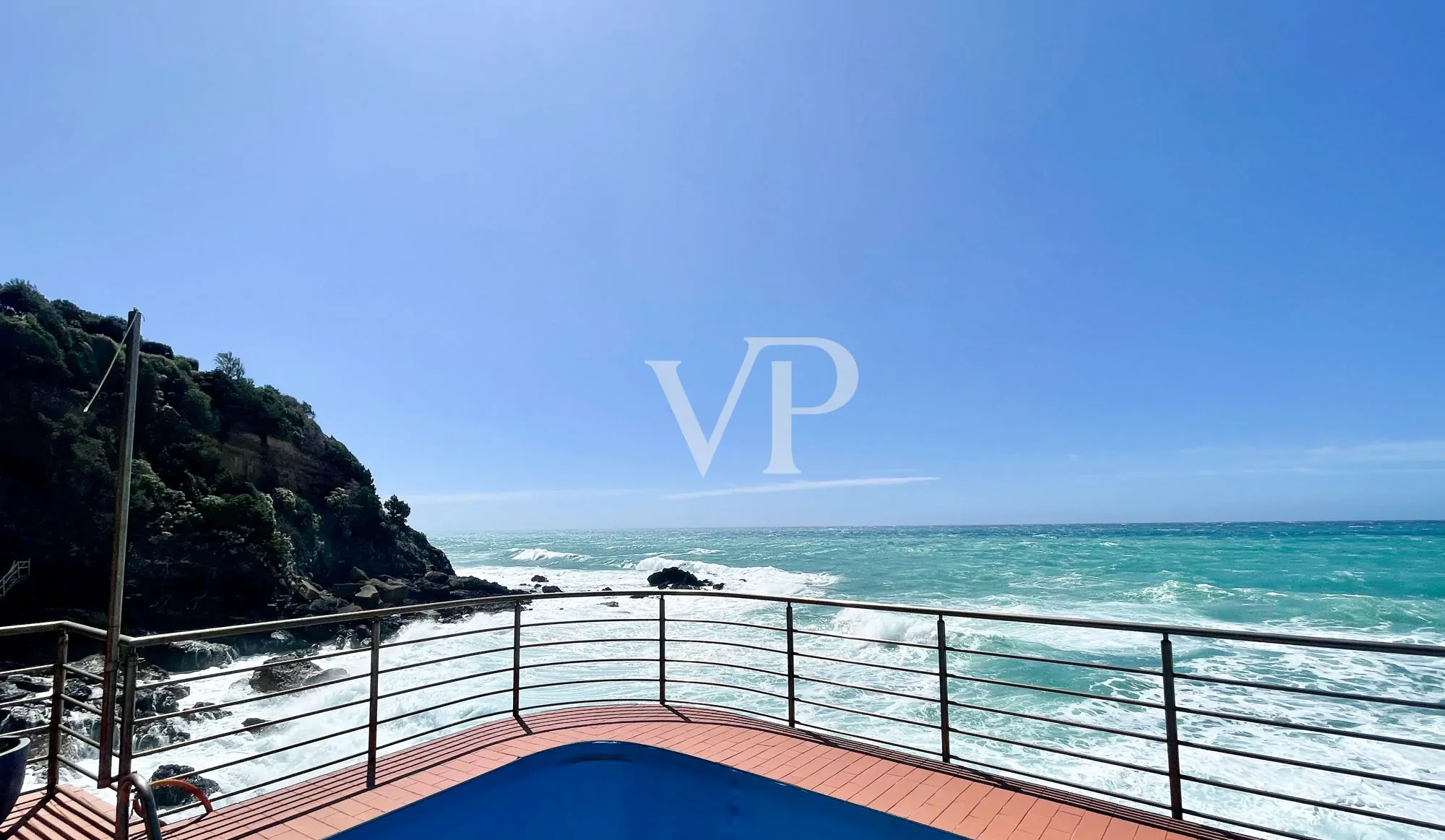 Villa de luxe à vendre face à la mer à Castiglioncello, Toscane