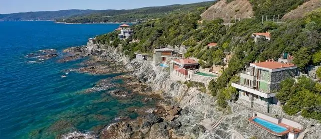 Villa de luxe à vendre face à la mer à Castiglioncello, Toscane