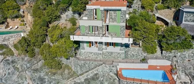 Villa de luxe à vendre face à la mer à Castiglioncello, Toscane