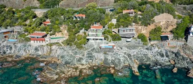 Villa de luxe à vendre face à la mer à Castiglioncello, Toscane