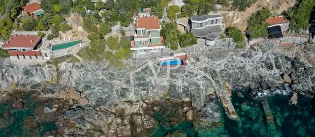 Villa de luxe à vendre face à la mer à Castiglioncello, Toscane