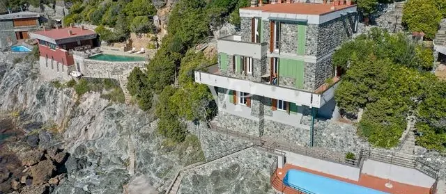 Villa de luxe à vendre face à la mer à Castiglioncello, Toscane