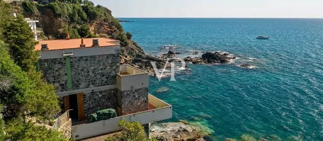 Villa de luxe à vendre face à la mer à Castiglioncello, Toscane