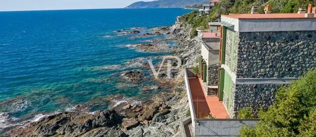 Villa de luxe à vendre face à la mer à Castiglioncello, Toscane