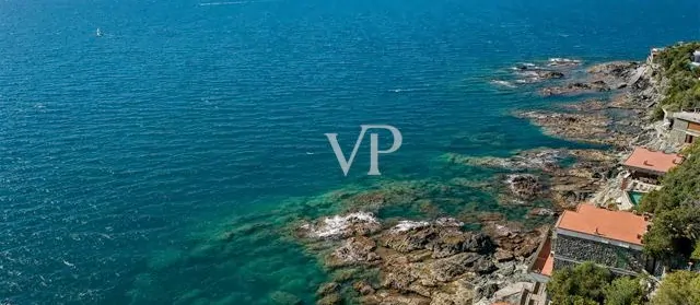 Villa de luxe à vendre face à la mer à Castiglioncello, Toscane