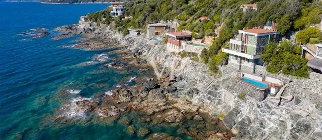 Villa de luxe à vendre face à la mer à Castiglioncello, Toscane