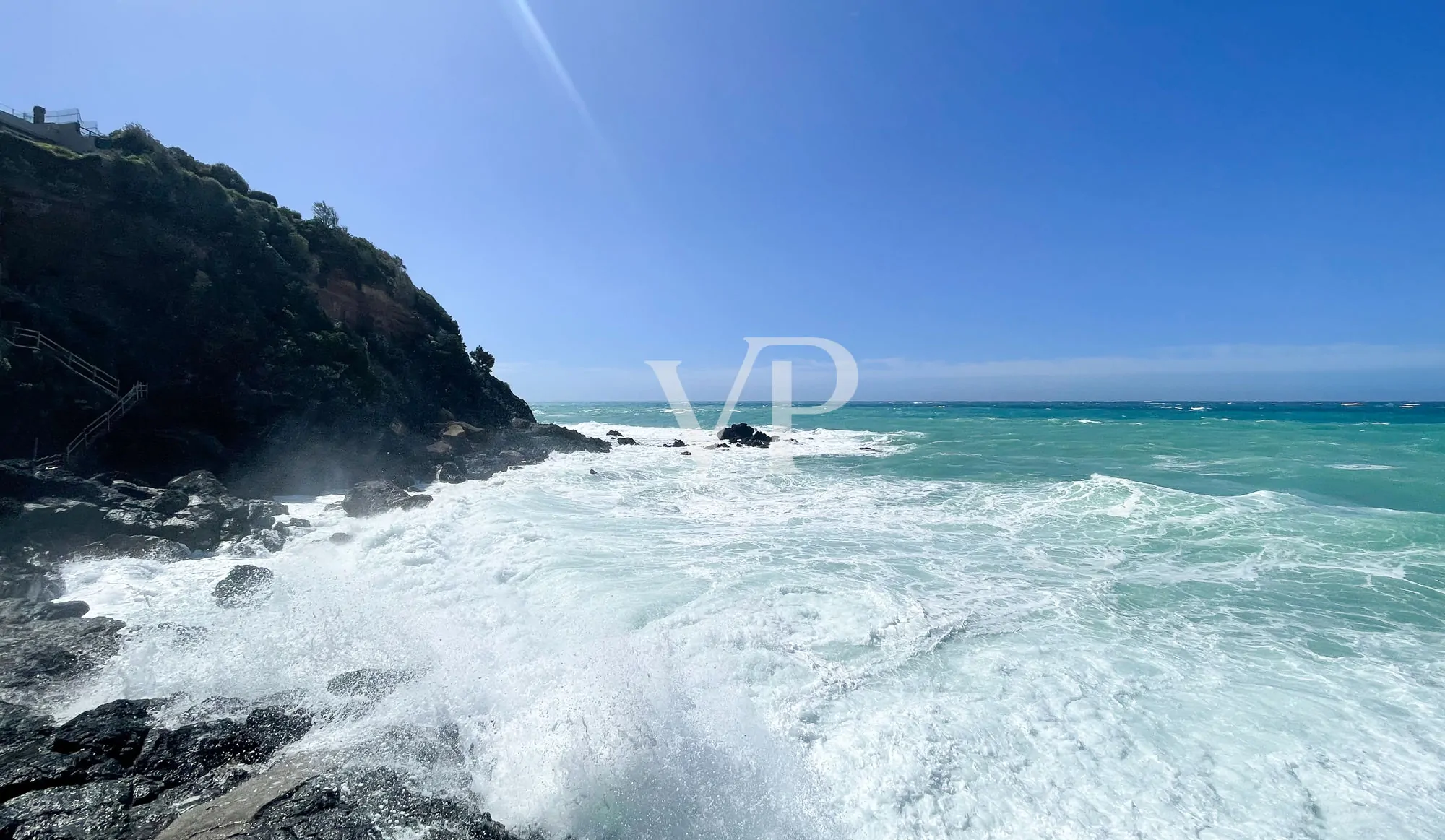 Villa de luxe à vendre face à la mer à Castiglioncello, Toscane