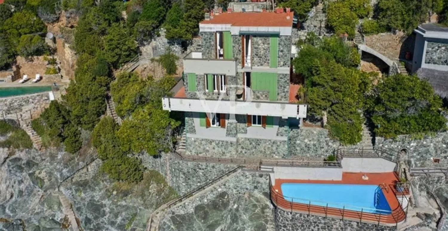 Villa de luxe à vendre face à la mer à Castiglioncello, Toscane