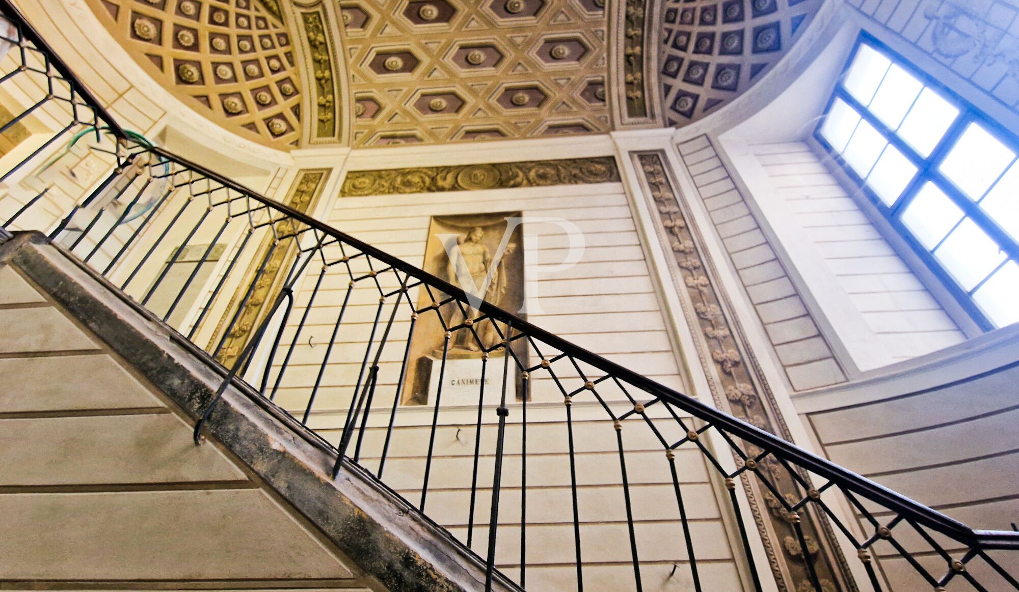 Palazzo Storico sul Lungarno – Residenza Rinascimentale con Comfort Moderni a Pisa