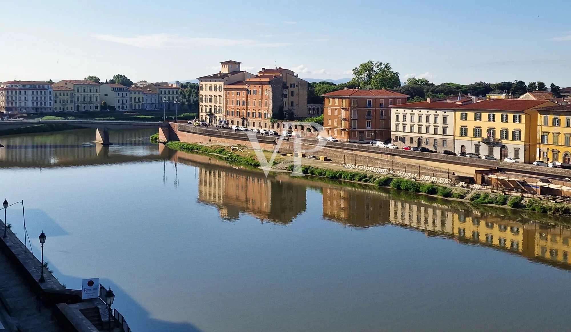 Palacio histórico en el Lungarno - Residencia renacentista con comodidades modernas en Pisa