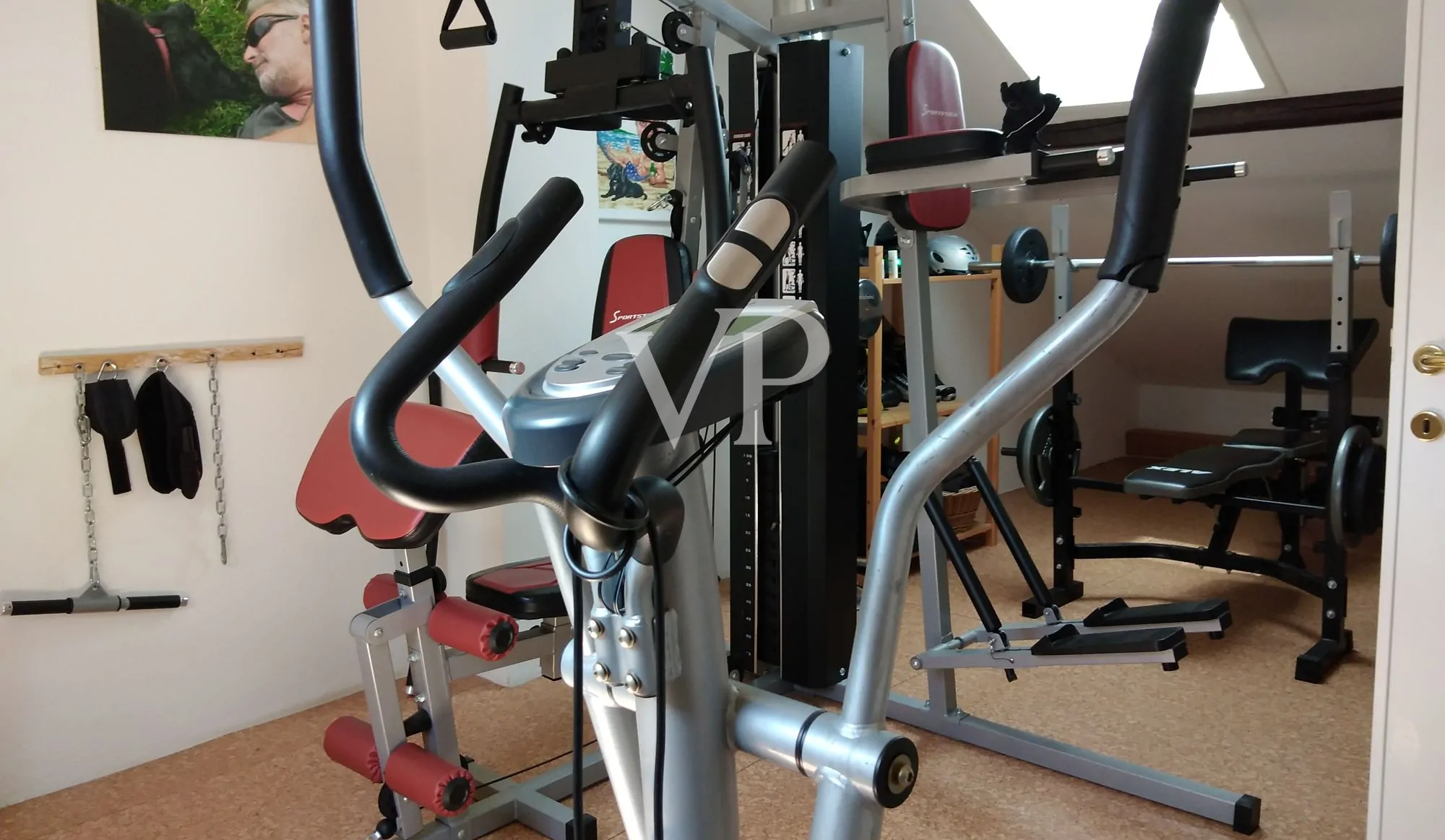 Villa con piscina nella verde campagna piemontese