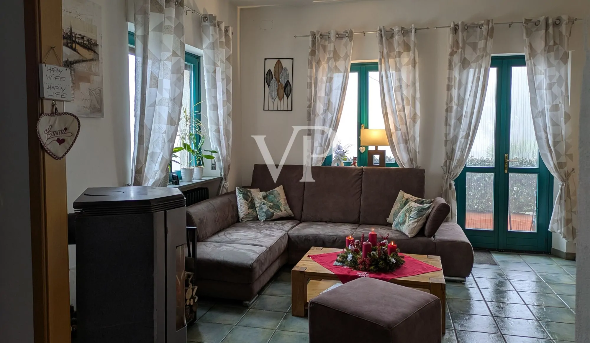 Villa con piscina nella verde campagna piemontese