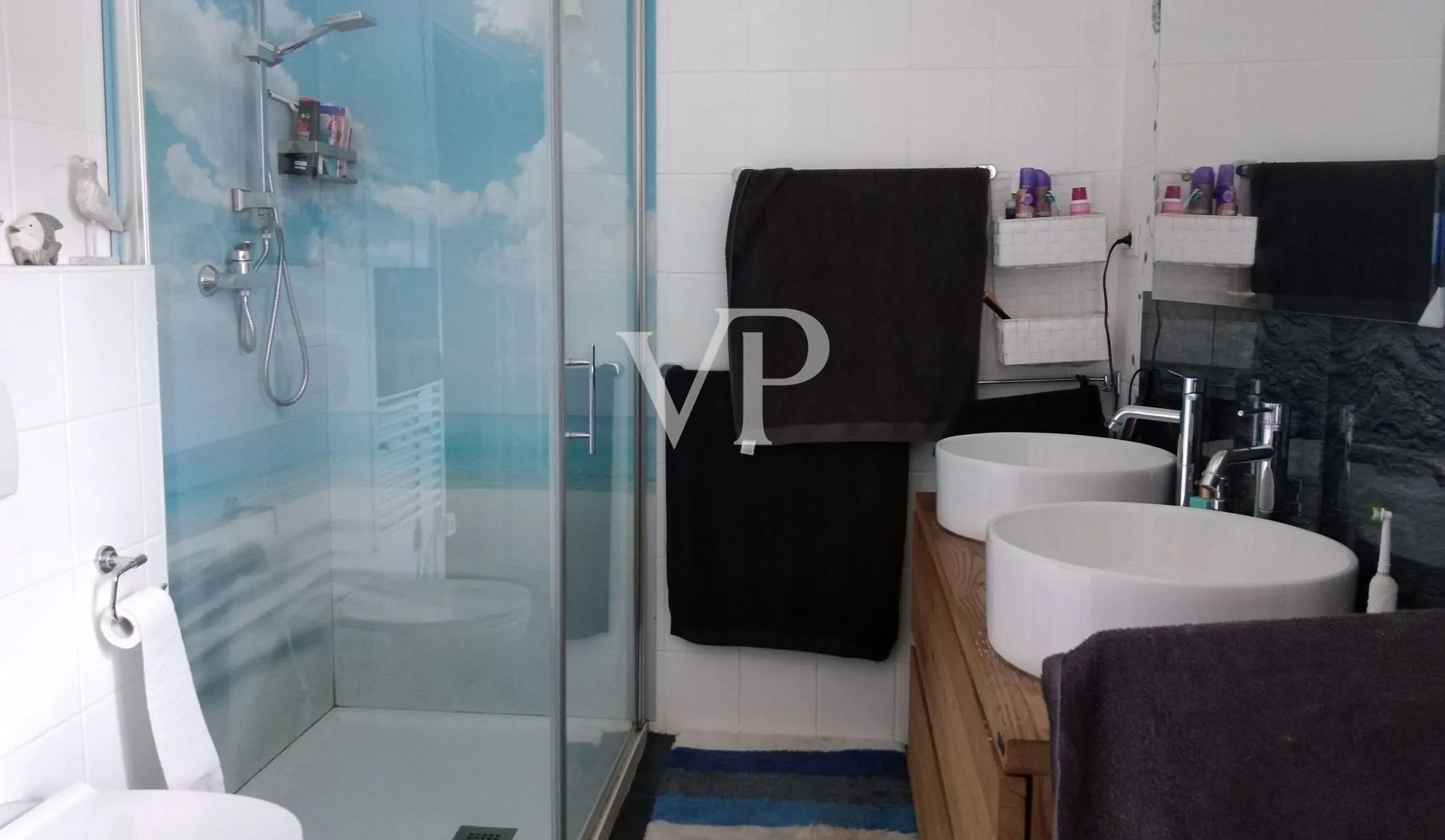 Villa con piscina nella verde campagna piemontese