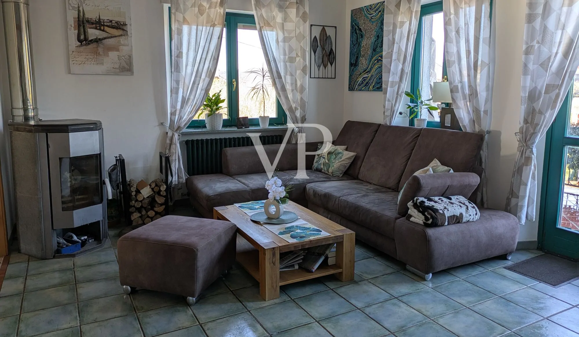 Villa con piscina nella verde campagna piemontese