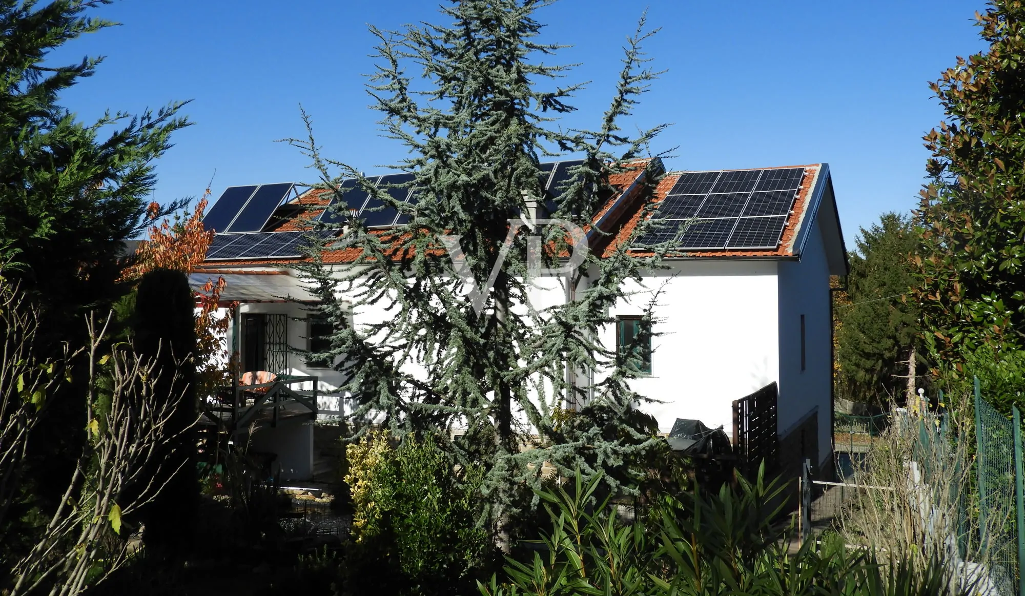 Villa con piscina nella verde campagna piemontese