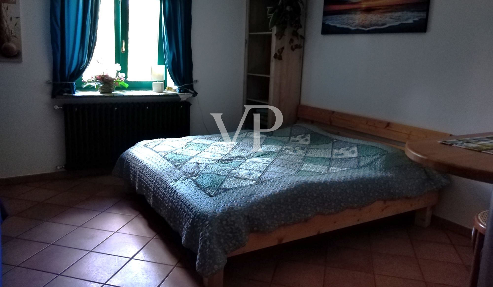 Villa mit Pool in der grünen piemontesischen Landschaft