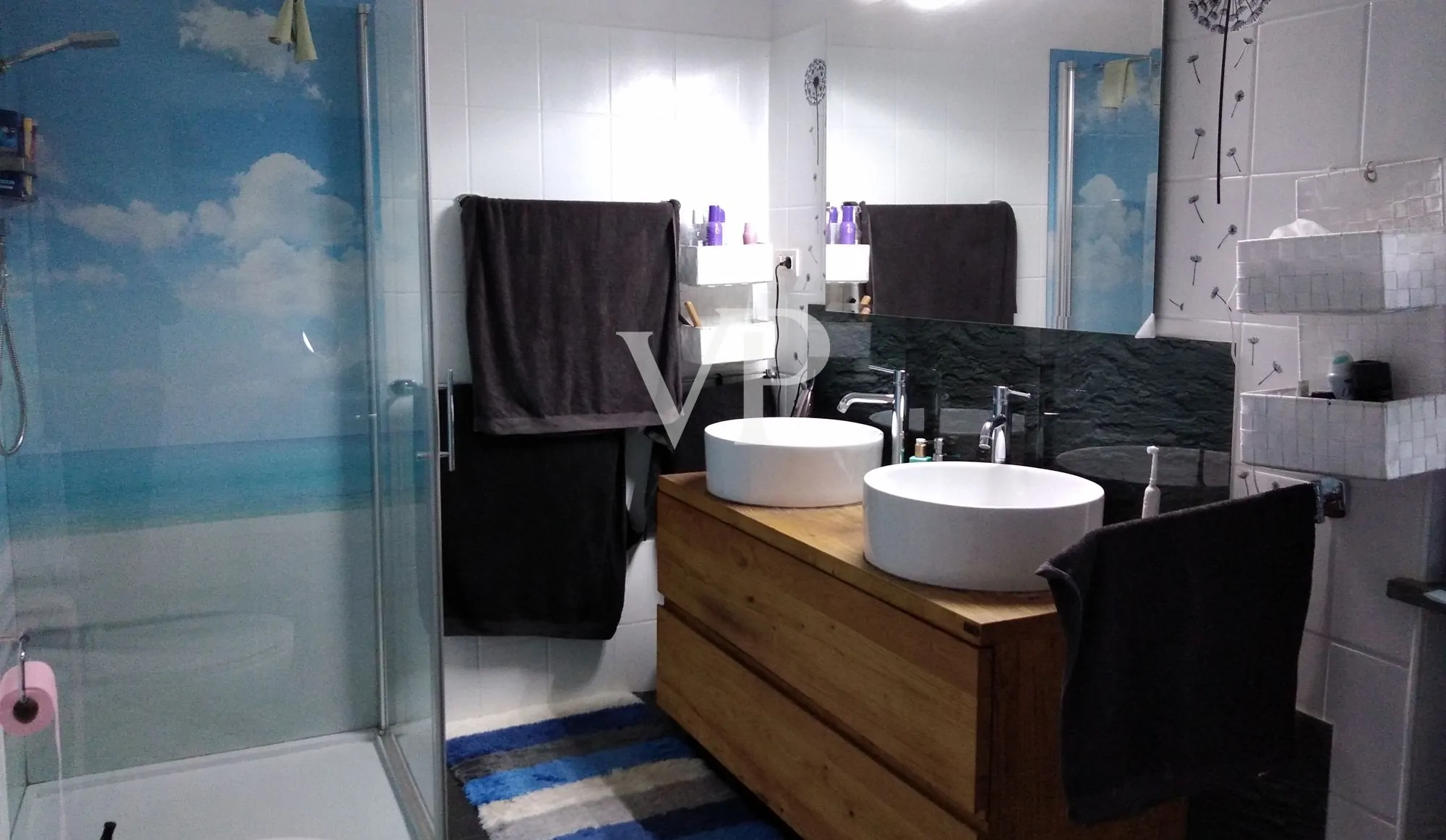 Villa con piscina nella verde campagna piemontese