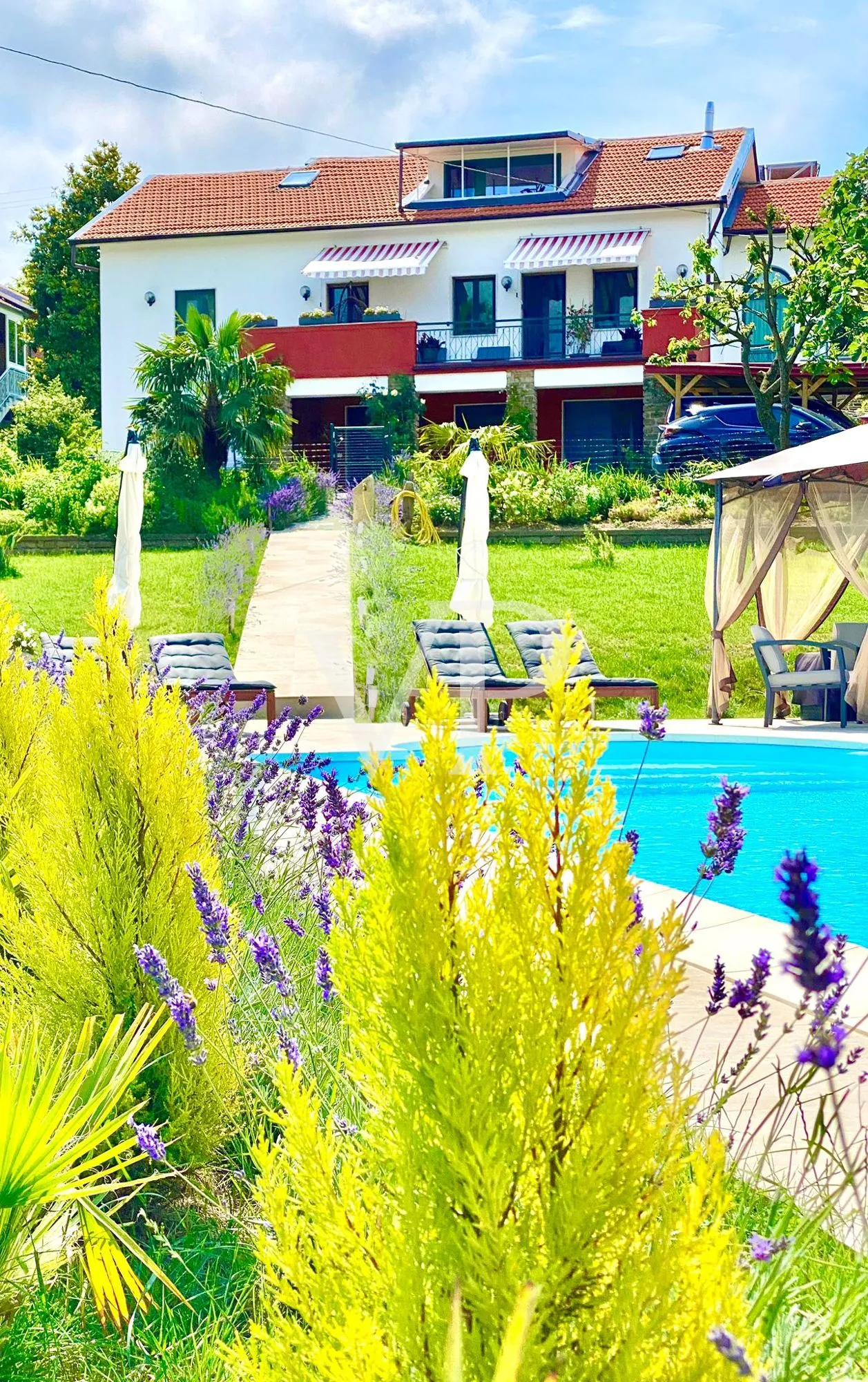 Villa with pool in the green Piedmont countryside