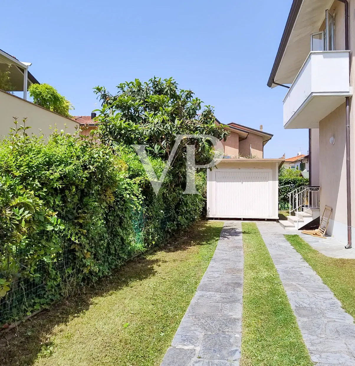 Casa adosada independiente con jardín y terraza