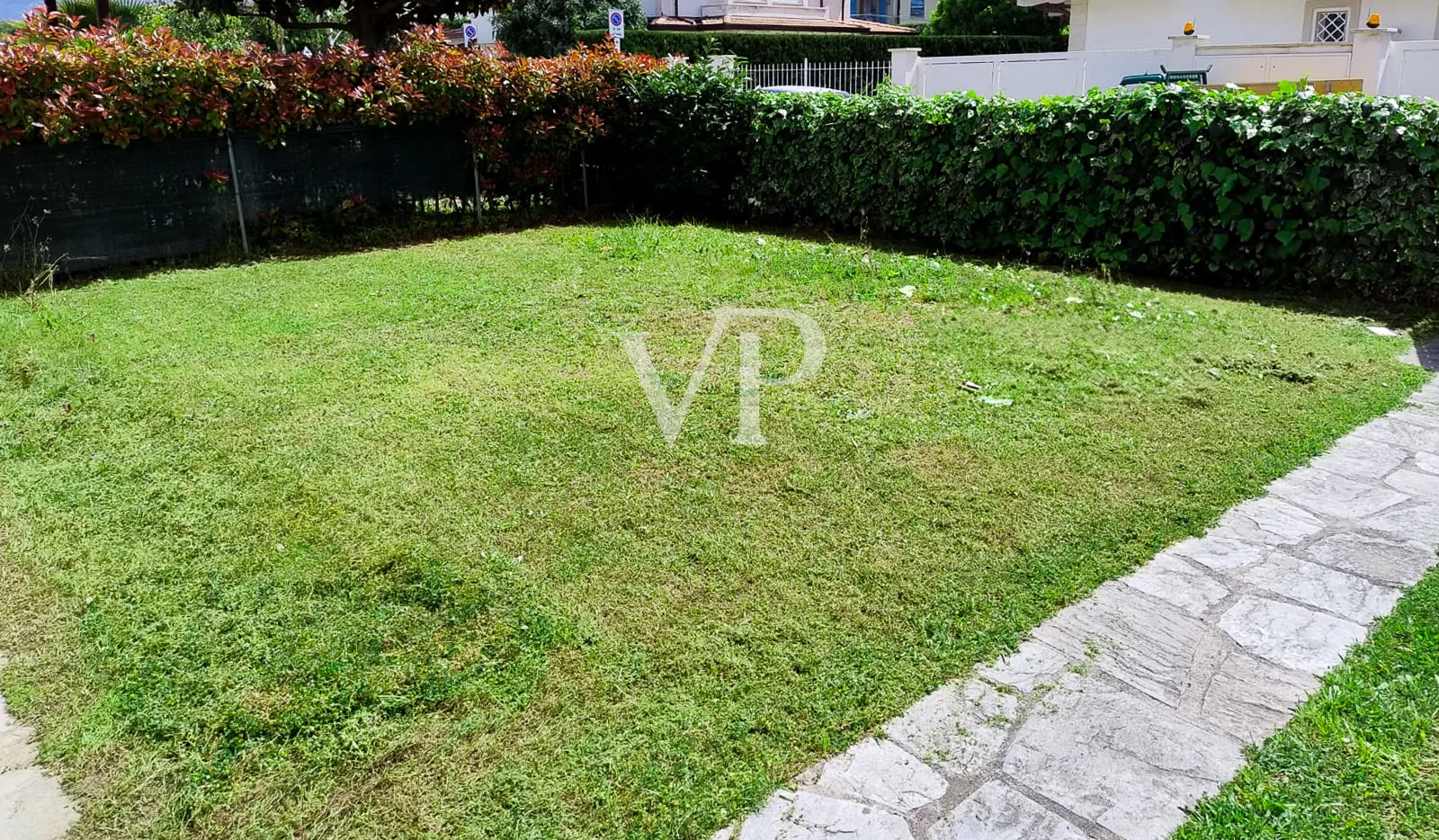 Casa adosada independiente con jardín y terraza