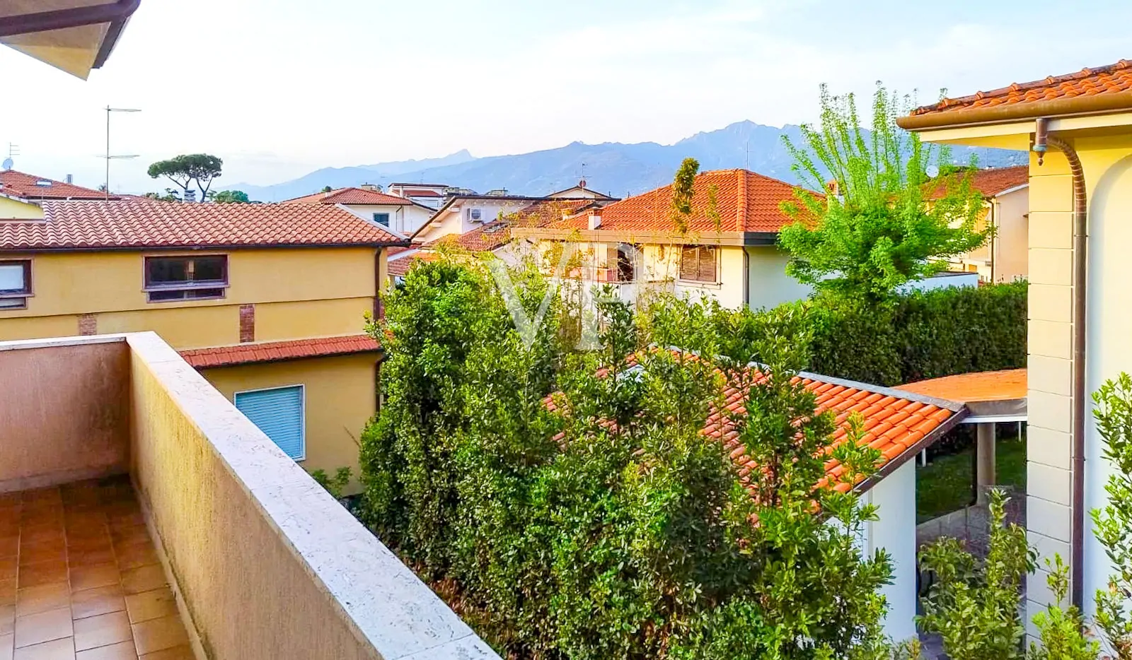 Casa adosada independiente con jardín y terraza