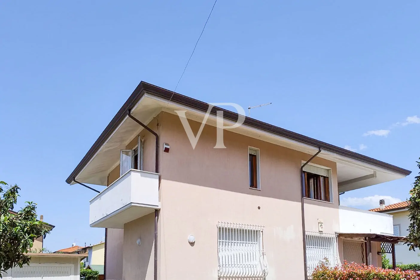 Casa adosada independiente con jardín y terraza