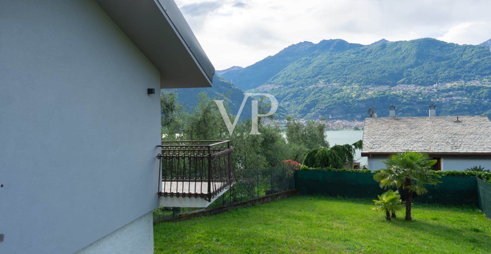 Rinnovata residenza di lusso a Colico, con affaccio sul lago