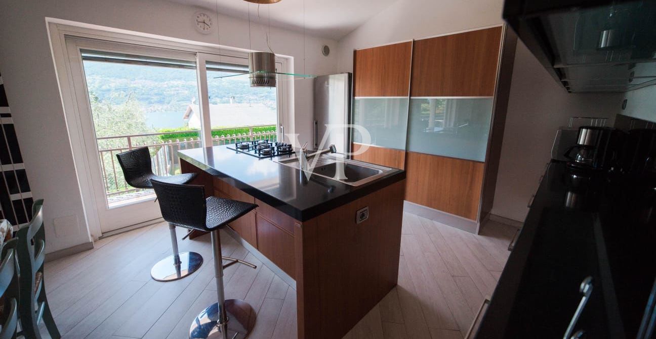 Rinnovata residenza di lusso a Colico, con affaccio sul lago