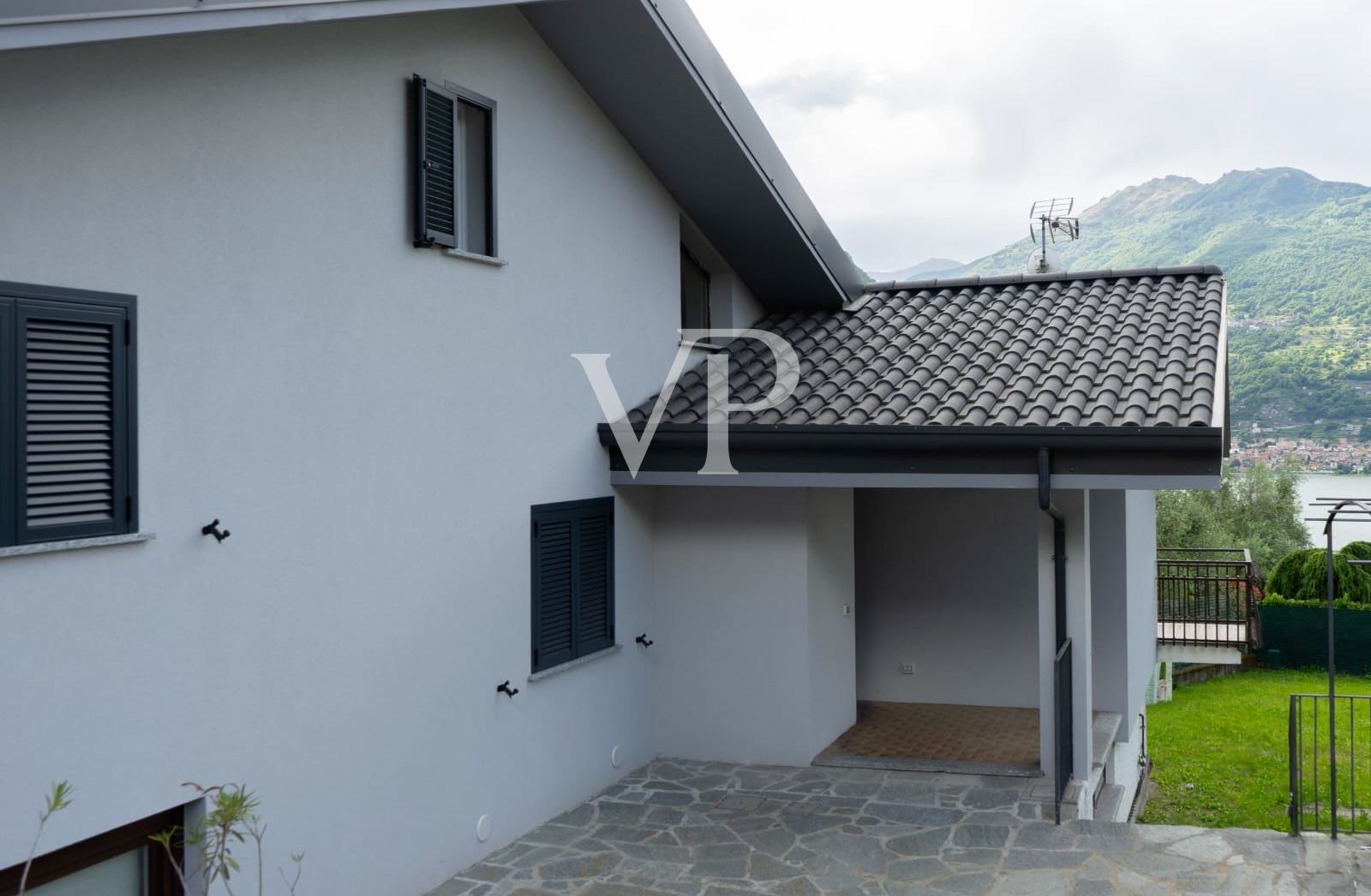 Rinnovata residenza di lusso a Colico, con affaccio sul lago
