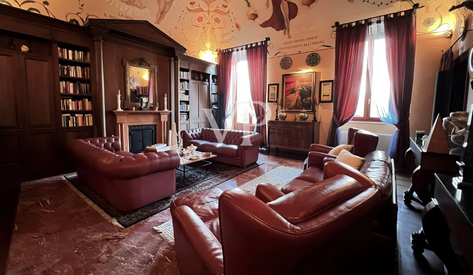 Prestigeträchtige historische Residenz mit Blick auf die Piazza Mazzini